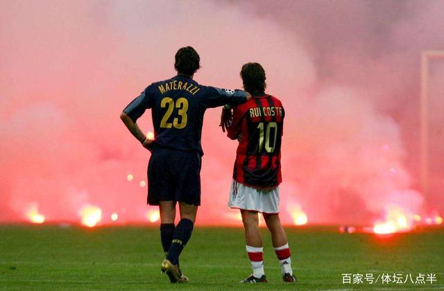 血性！韩国队球员挑衅拜合拉木，王博豪为队友出头撞倒挑事者（硬刚！韩国队员挑衅拜合拉木，王博豪挺身而出一撞放倒挑衅者）