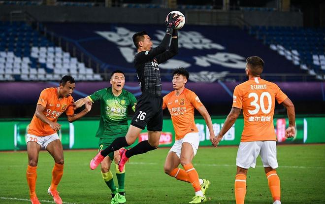 利物浦1-0国米，索博斯洛伊点射绝杀，科纳特破门被吹（索博斯洛伊点球绝杀，科纳特进球无效，利物浦1-0击败国米）