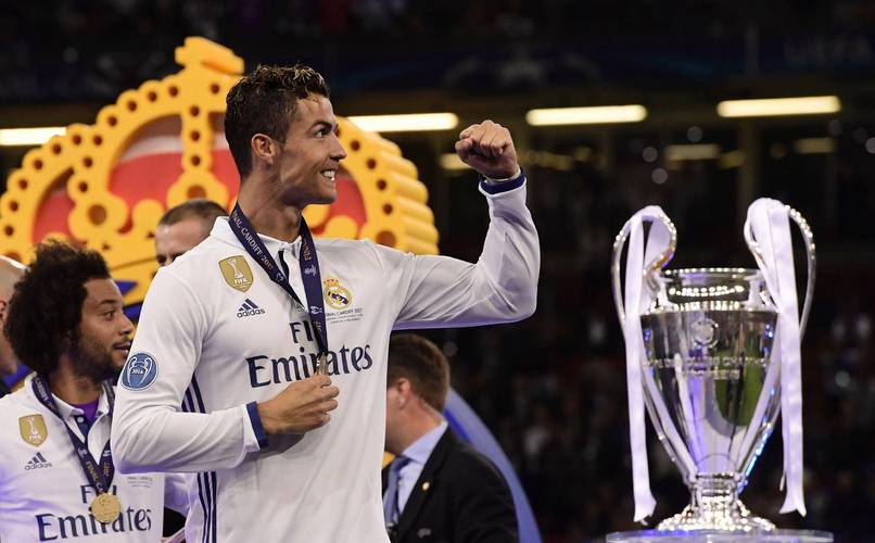 乔-科尔：迪亚斯的铲球完全没必要，阿什拉夫可能伤缺至圣诞（乔-科尔：迪亚斯这次铲球毫无必要，阿什拉夫或将伤停至圣诞节）