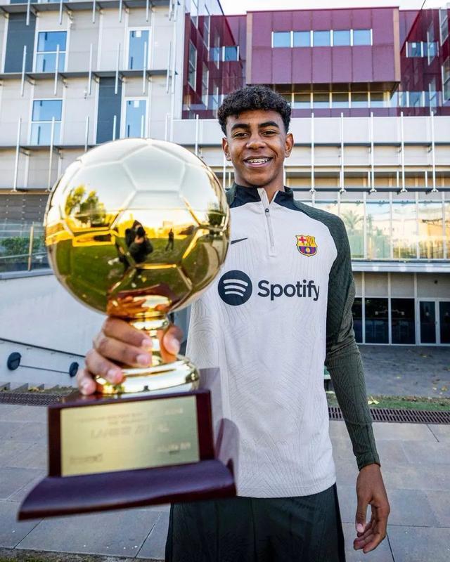 英超：曼联客场2-1击败莱斯特城（英超：曼联做客2-1战胜莱斯特城）