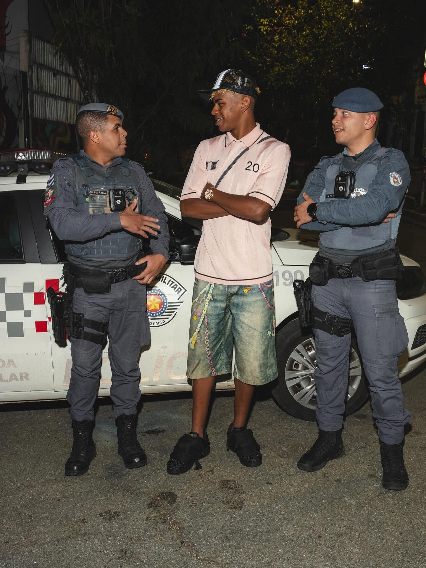 莱特利尔：内马尔上大号时从来不关门，他害怕自己被锁进去（莱特利尔称内马尔如厕从不关门，担心被反锁在里面）