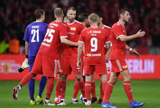 达洛特：领先后本该控制节奏，我们却改变既定战术越踢越慌乱（达洛特：领先本应掌控节奏，却偏离既定打法愈踢愈慌）