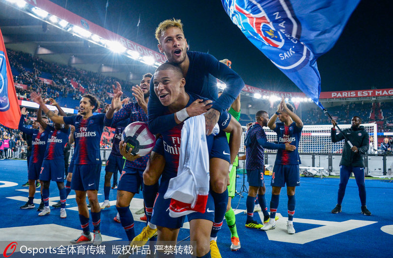 国足集训名单公布，两名新人首次入选引关注（国足集训大名单出炉，两名新秀首入选成焦点）