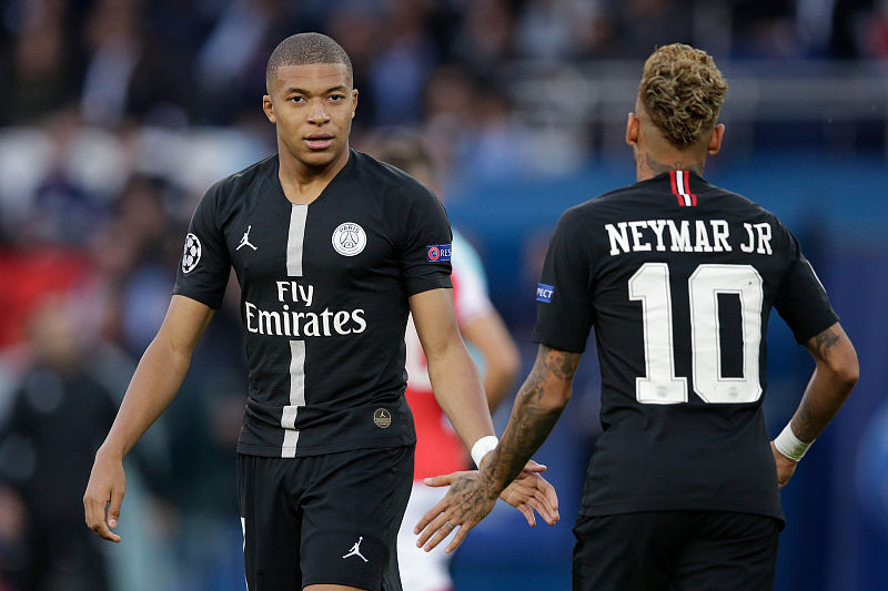 曼联客战狼队首发：库尼亚领衔战旧主、姆伯莫、B费先发（曼联客场对阵狼队首发出炉：库尼亚领衔战旧主，姆伯莫与B费先发）