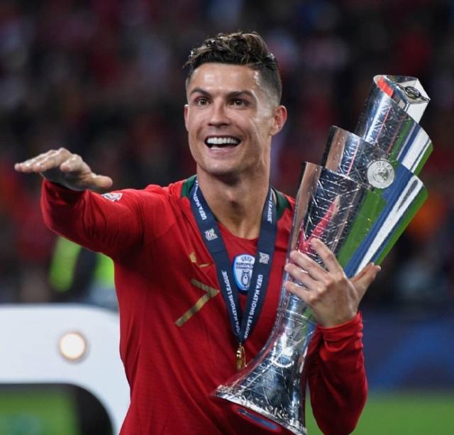 罗哥对梅西的评价可能有一些针对性，但点评曼联就是纯粹客观（罗哥评梅西或带主观色彩，评曼联则完全客观）