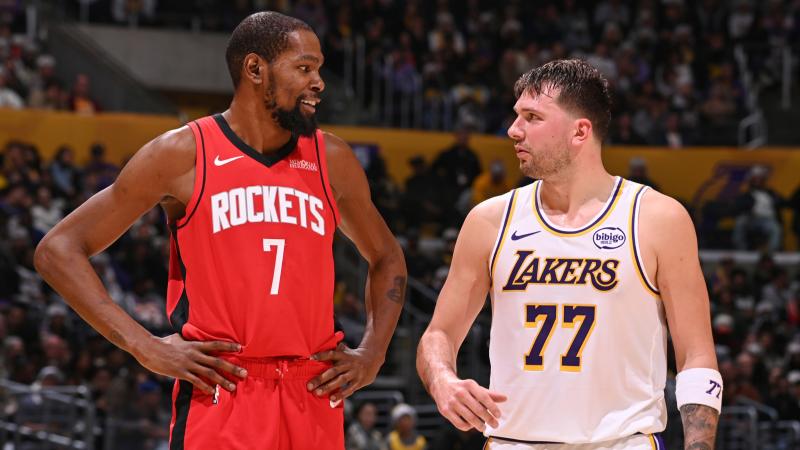 半场：巴萨2-1阿拉维斯，亚马尔破门+失良机，奥尔莫建功（半场战罢：巴萨2-1领先阿拉维斯，亚马尔破门并失良机，奥尔莫建功）